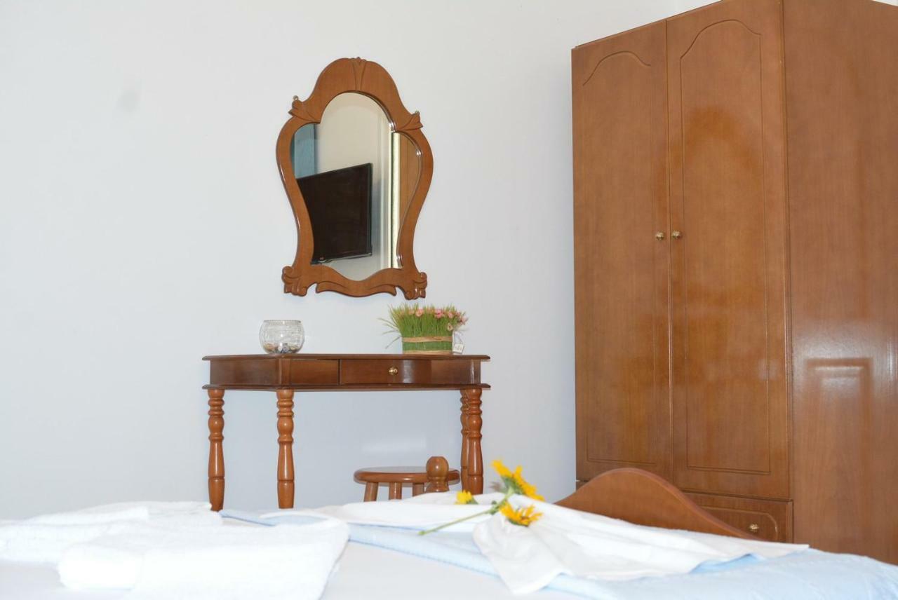 Athéras Reginas Studios מראה חיצוני תמונה